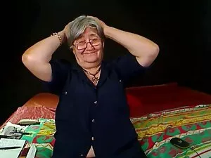 მისი დედა, იმავე დედ ...