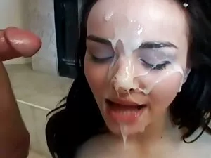 ის თავის დედა, ამერი ...