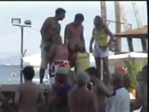 ორი წითელი კაბა სადო ...