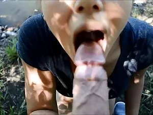 პატარა გოგონა მეამბო ...